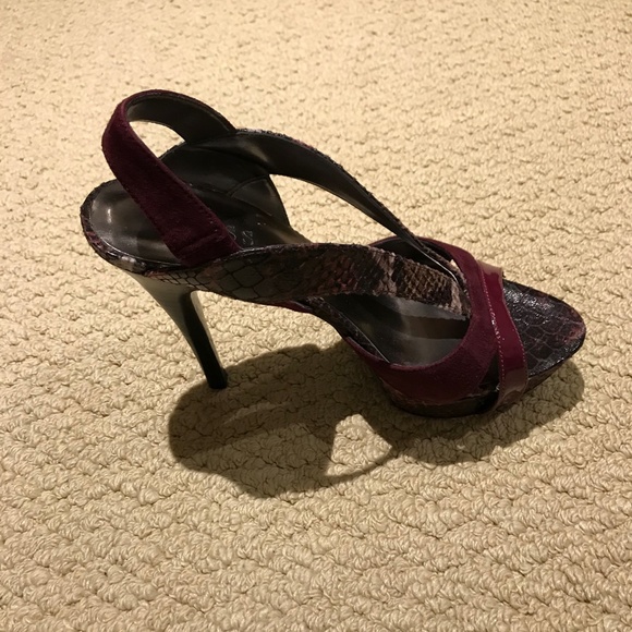 Guess Heels - Picture 4 of 7